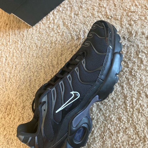 AIR MAX PLUS GS 'BLACK PURE PLATINUM - Picture 1 of 4
